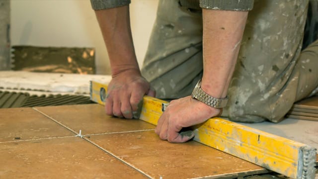 Viele Heimwerker überschätzen ihre Fähigkeiten. Das kann teuer werden.