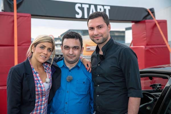 Panagiota Petridou mit Kandidat Dogan Taspinar (26, mi.) aus Düsseldorf und seinem besten Freund Fatih.