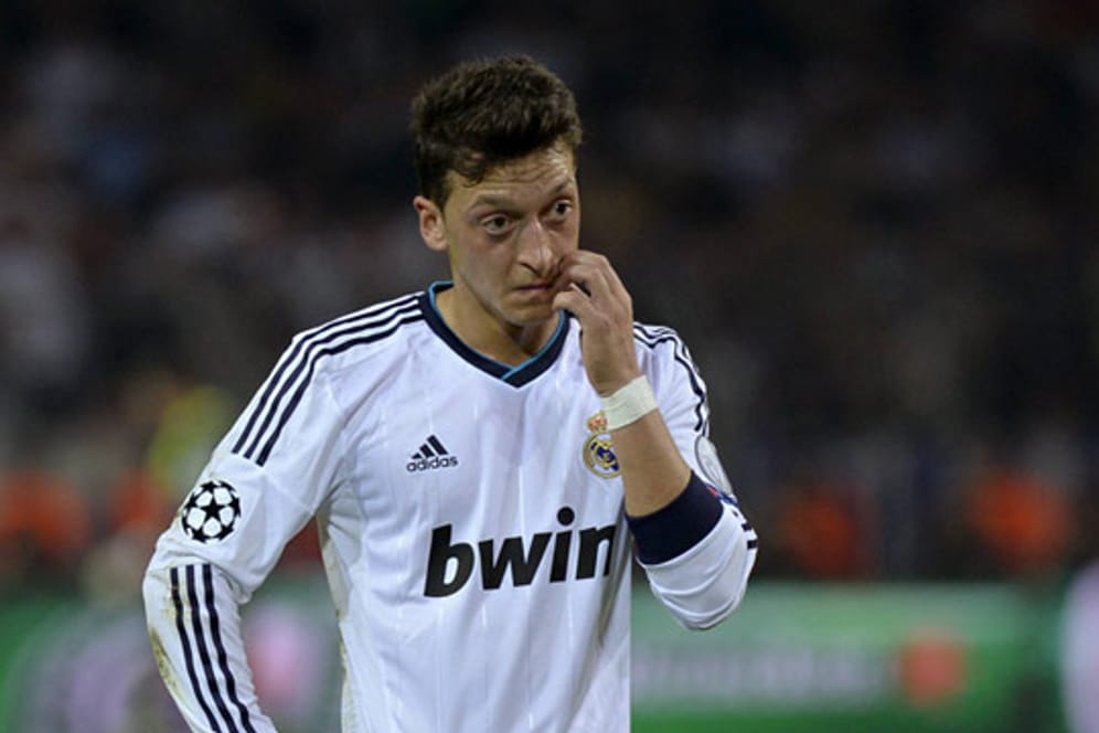 Mesut Özil macht sich für seinen Teamkollegen stark.