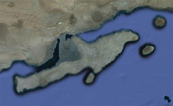 Wie ein riesiger Delfin sieht Qeshm Island aus, das sich Persischen Golf erstreckt. Das größtenteils Eiland gehört zu Iran und ist mit einer Fläche von knapp 1500 Quadratkilometern und etwa 136 Kilometern Länge auch die größte Insel des Persischen Golfs.