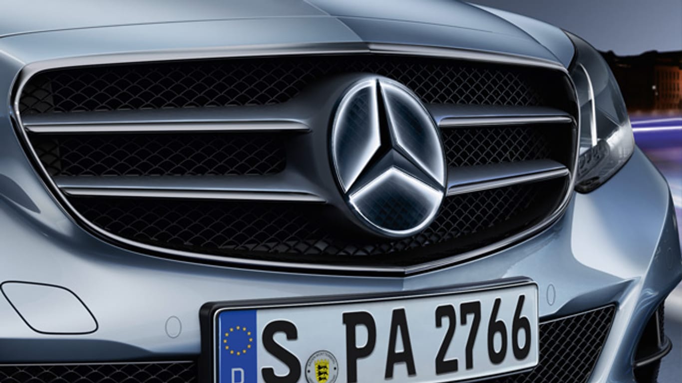 Dank LED und Lichtwellenleitern leuchtet der Mercedes-Stern so hell wie noch nie.