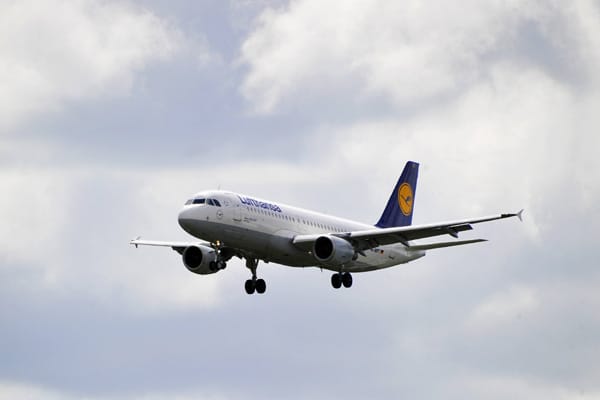 Platz drei belegt Lufthansa. 13 Prozent der Fälle wollten eine Entschädigung von der größten deutschen Airline, im Schnitt standen jedem Passagier 423 Euro zu.