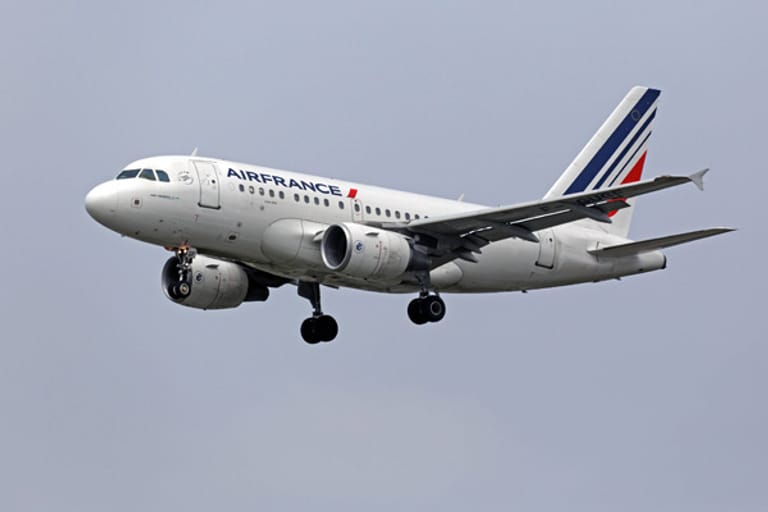 Der Ausgleichsanspruch bei Air France fällt noch etwas höher aus und liegt somit 479 Euro. Auch wenn die Airline mit ebenfalls drei Prozent Rang sieben belegt, endet diese aufgrund der höchsten Durchschnittssumme am oberen Ende der Skala.