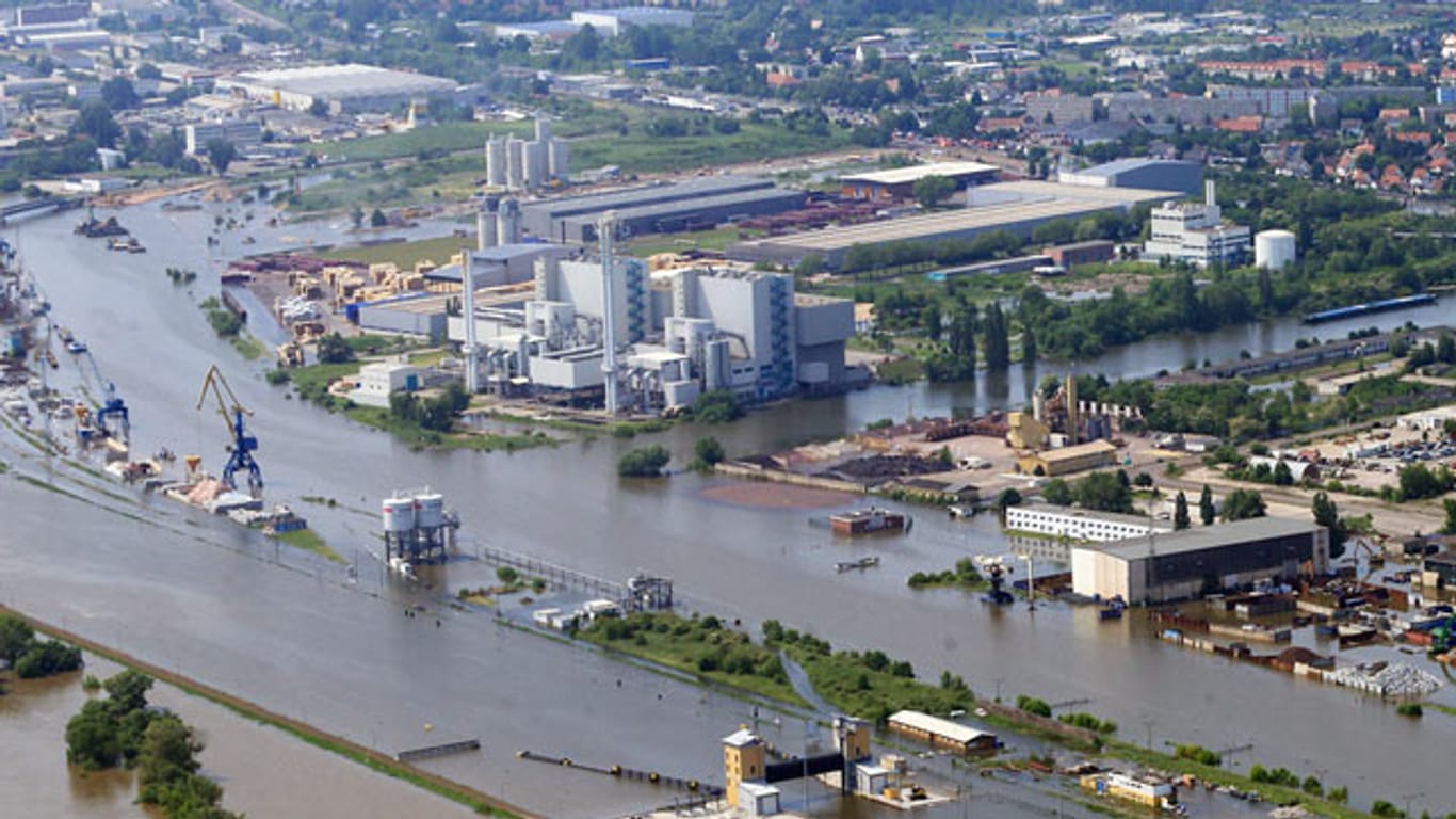 Der Pegel in Magdeburg sinkt zwar leicht, aber die Flut wird die Stadt trotzdem noch tagelang in Atem halten