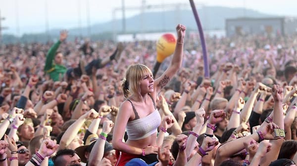 150.000 Fans feierten bei den beiden Openair-Festivals "Rock am Ring" und "Rock im Park" ausgelassen.