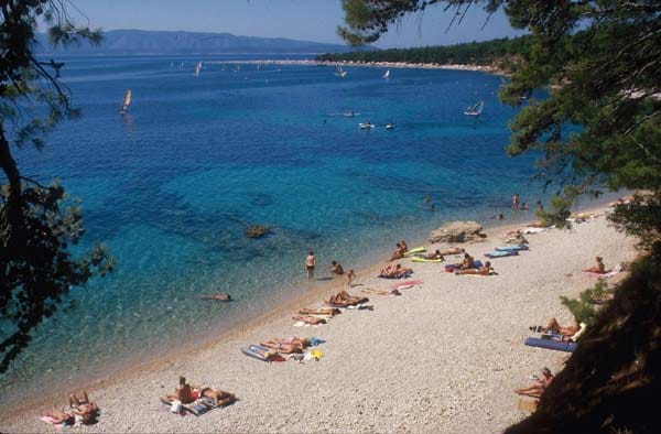 Brac, die drittgrößte Insel in der Adria, ist vor allem wegen seinem Feriendorf Bol mit dem 500 Meter langen Strand Zlatni Rat (deutsch: "goldenes Horn") bekannt.