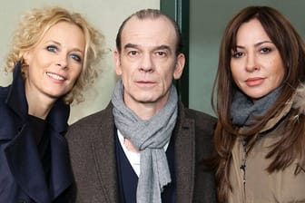Katja Riemann, Martin Wuttke und Simone Thomalla in der Leipziger "Tatort"-Folge "Die Wahrheit stirbt zuerst".