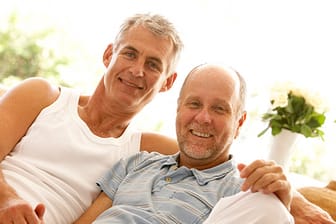 Homosexualität: Im Alter finden Homosexuelle meist nur schwer eine neue Liebe.