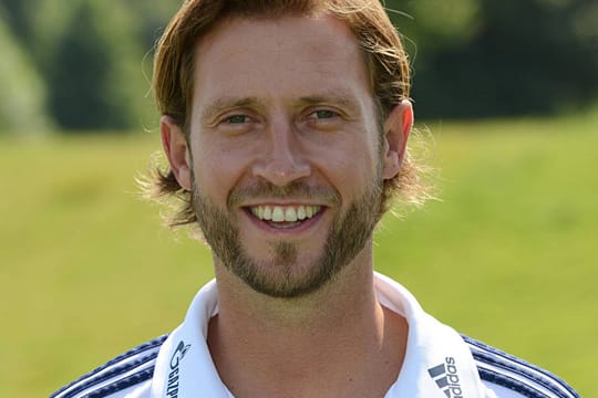 Lars Kornetka vom FC Schalke 04 verstärkt beim FC Bayern München das Trainerteam um Pep Guardiola.