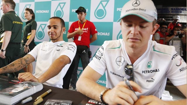 Bis zu fünf Verträge müssen die Formel-1-Piloten unterschreiben. Bis zu fünf Verträge müssen die Formel-1-Piloten unterschreiben.