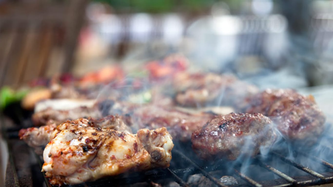 Grillen mit Holzchips, Kräutern und Co.