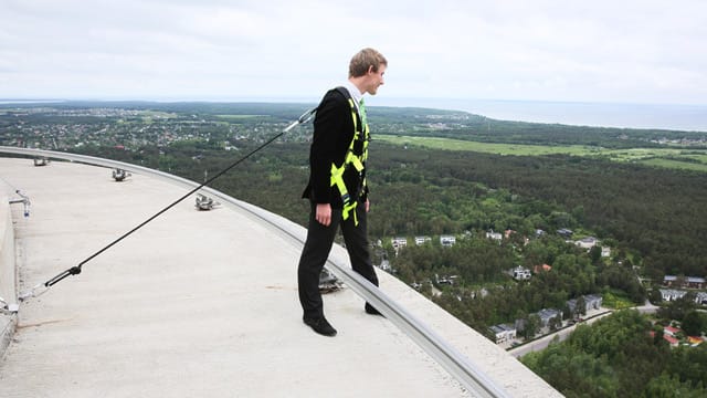 Der Blick vom Fernsehturm in Tallinn ist nichts für schwache Nerven.