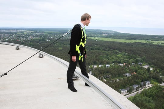 Der Blick vom Fernsehturm in Tallinn ist nichts für schwache Nerven.