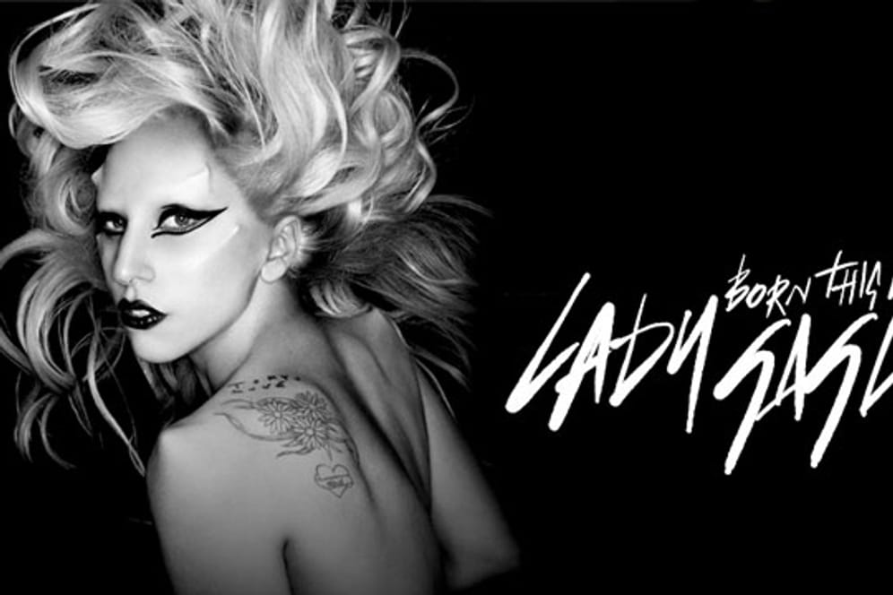 Alles nur geklaut? Lady Gaga trägt auf dem Cover zu ihrem Album "Born This Way" dieselben Gesichtsimplantate unter der Haut wie die Künstlerin Orlan.