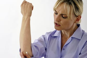 Bei Arthrose kann Kortison den Schmerz lindern - doch es drohen gefährliche Nebenwirkungen