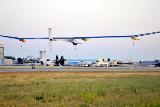 Die "Solar Impulse": Breit wie eine Boeing 747, aber nur so schnell wie ein Moped