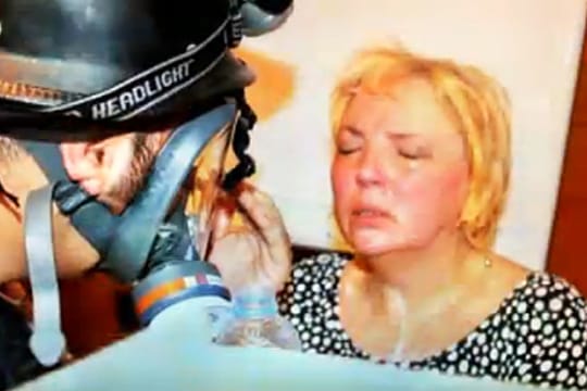 Grünen-Chefin Claudia Roth in Istanbul nach dem Tränengas-Angriff