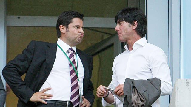 DFL-Geschäftsführer Seifert (li.) und Bundestrainer Löw.