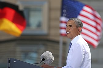 US-Präsident Obama hat vor dem Brandenburger Tor in Berlin den Westen zu mehr Kampfgeist aufgerufen