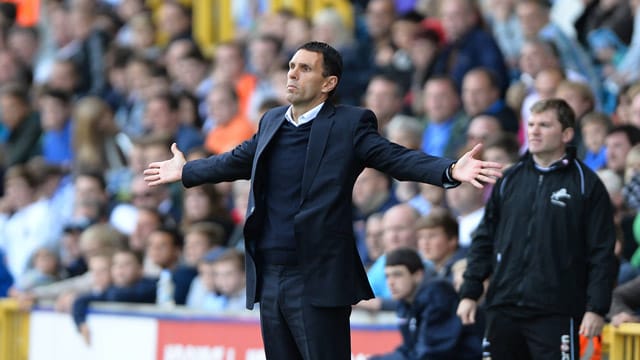 Gus Poyet an der Seitenlinie von Brighton & Hove Albion - das war einmal. Gus Poyet an der Seitenlinie von Brighton & Hove Albion - das war einmal.
