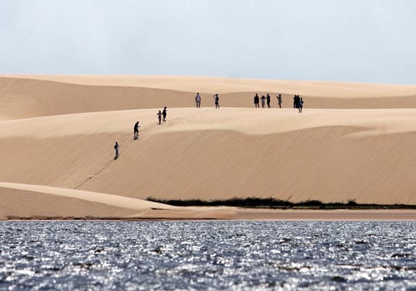 Diese einzigartige Dünenlandschaft gehört zum Lençóis Maranhenses National Park im Norden Brasiliens.