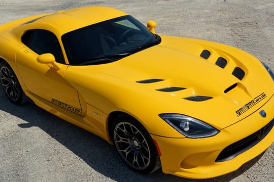 SRT Viper als gelbes Geschoss