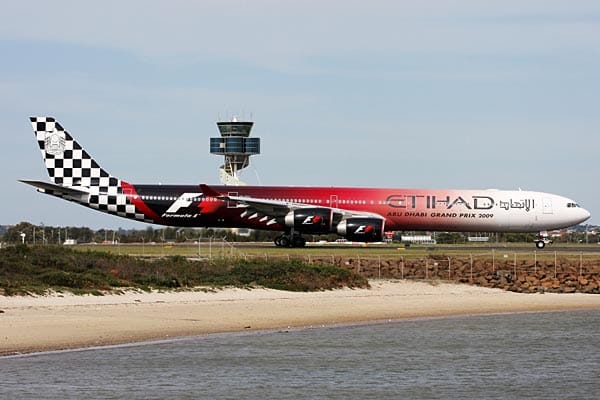 Dieser Jet von Etihad machte Werbung für den Formel 1 Grand Prix in Abu Dhabi 2009. Fotografiert wurde er in Sydney.