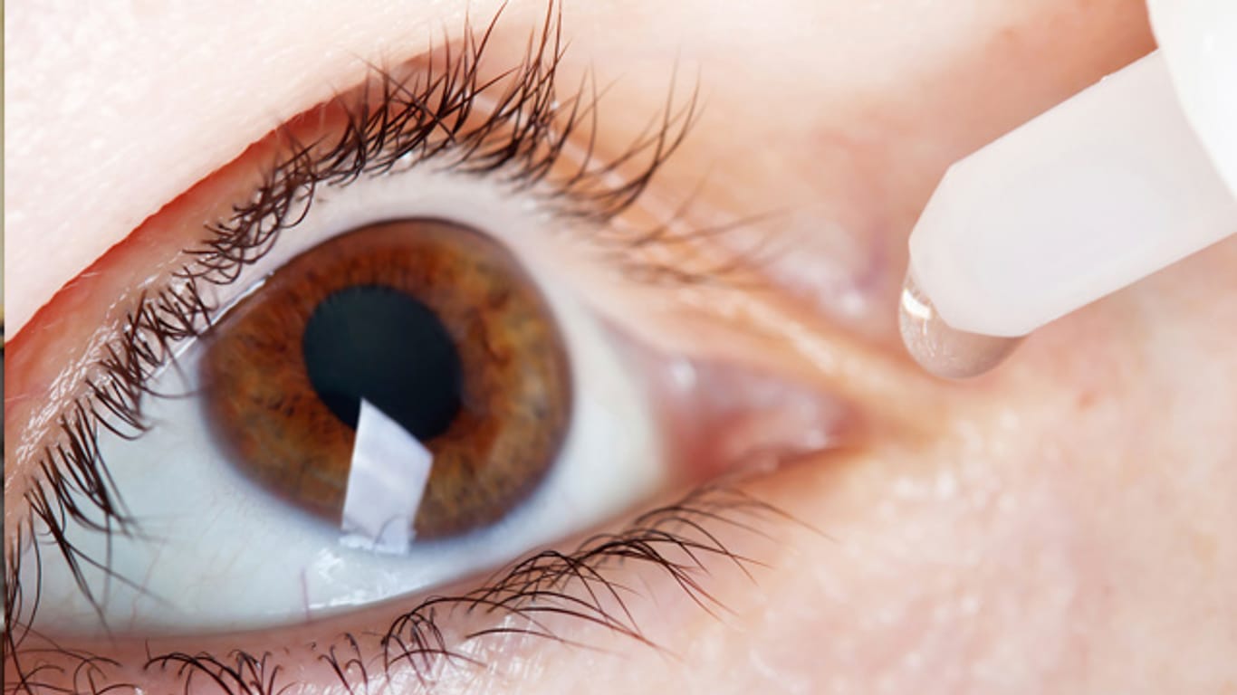 Zu wenig Öl im Auge kann das Office-Eye-Syndrom verursachen.