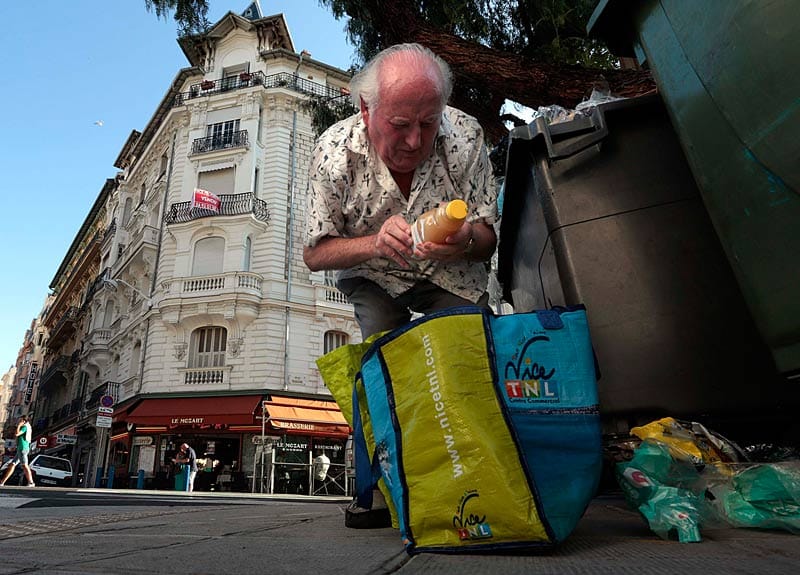 Ein ganz normaler Rentner, der von Lebensmittelabfällen lebt? Immerhin bezieht Eugene rund 1000 Euro Rente im Monat. Er könnte es sich durchaus leisten, im Supermarkt einzukaufen.