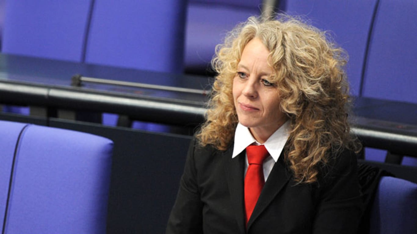 Agnes Alpers, Bundestagsabgeordnete der Linke, wird am Samstag 52 Jahre alt.