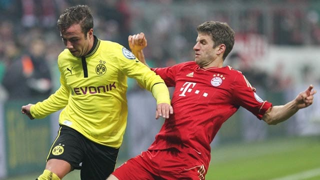 Die wertvollsten Kicker der Bundesliga: Bayern-Kollegen Mario Götze (hier noch im BVB-Trikot) und Thomas Müller (re.).