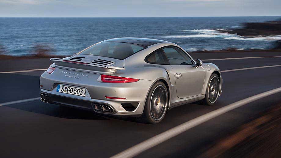 Der Sportwagenhersteller Porsche präsentiert in Frankfurt den neuen 911 Turbo.