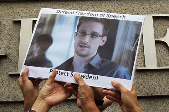 Von vielen gefeiert, steckt Edward Snowden doch in Moskau fest - im Transitbereich eines Flughafens