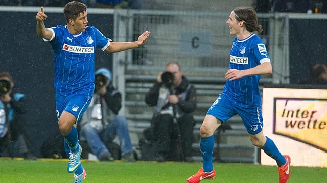 Roberto Firmino (l.) könnte mit einem Wechsel die Kassen von 1899 Hoffenheim füllen.