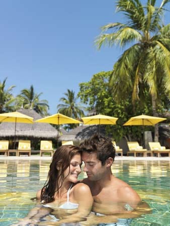 Wenn der Badesee zu weit entfernt liegt oder Sie lieber im klaren Wasser planschen, tut es aber auch das nächstgelegene Freibad. Hier ist der Flirt-Faktor genauso hoch. Wenn der Badesee zu weit entfernt liegt oder Sie lieber im klaren Wasser planschen, tut es aber auch das nächstgelegene Freibad. Hier ist der Flirt-Faktor genauso hoch.