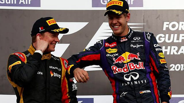 Sebastian Vettel (re.) und Kimi Räikkönen scherzen auf dem Treppchen in Bahrain. Sebastian Vettel (re.) und Kimi Räikkönen scherzen auf dem Treppchen in Bahrain.