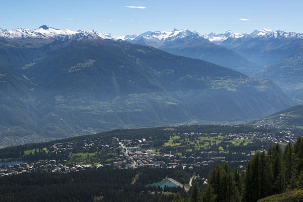 Die Region Crans Montana in der Schweiz: Im Winter zum Skifahren beliebt, im Sommer zum Trainieren - zumindest beim VfL Wolfsburg vom 3. bis 10. Juli.