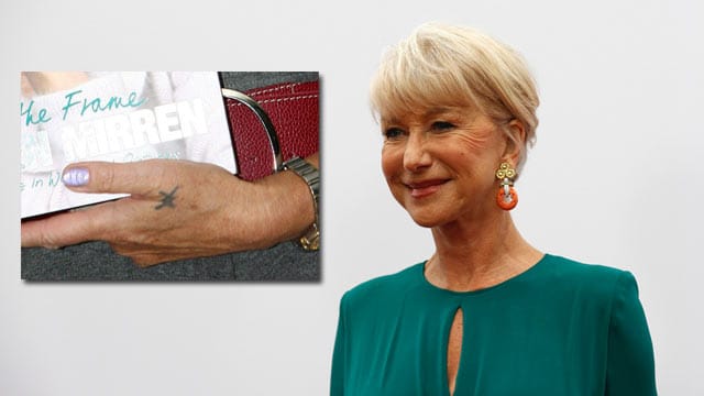 Mini-Tribal an der Daumen-Wurzel: Tätowieren lassen sollte man sich nur in nüchternem Zustand. Helen Mirren verstieß einst gegen diese Regel.