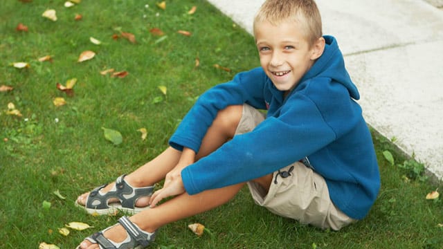 "Öko-Test" warnt: Kindersandalen sind stark mit Schadstoffen belastet.