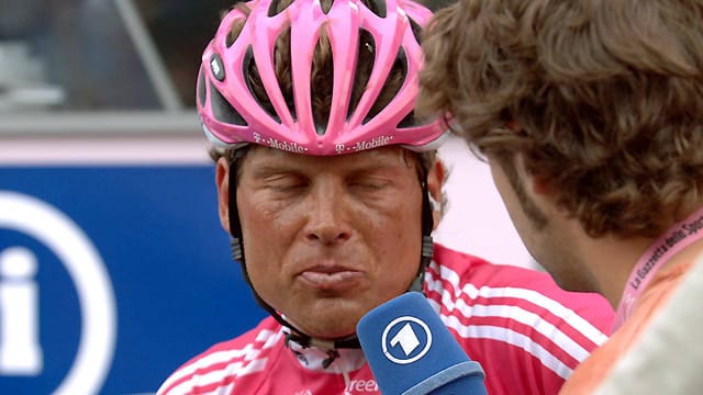 Der ehemalige Radprofi Jan Ullrich beim Interview mit einem ARD-Reporter.