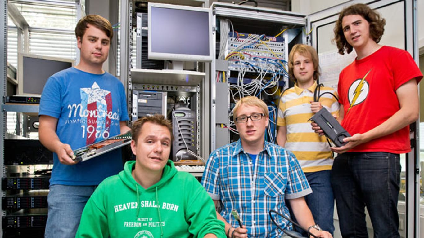 Diese fünf Informatikstudenten aus Erlangen bauen einen Supercomputer.