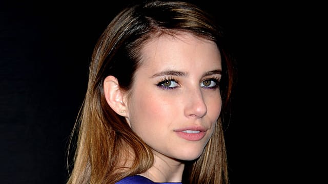 Emma Roberts soll ihren Freund geschlagen haben.