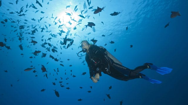 Um ein Barotrauma zu vermeiden, muss regelmäßig ein Druckausgleich durchgeführt werden