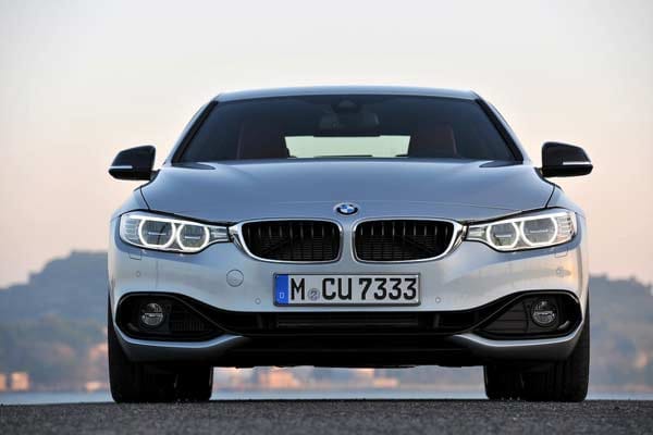 Der 4er BMW ist das erste Serienmodell, dessen Schwerpunkt die 50-Zentimeter-Grenze unterschreitet. Dazu kommt eine Achslastverteilung im perfekten Verhältnis 50:50.