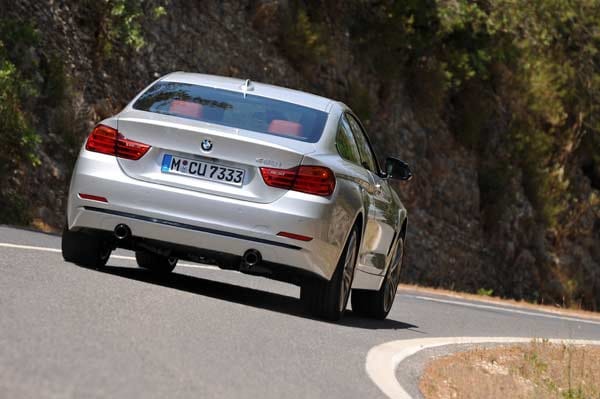 Die Preisliste für das 4er Coupé beginnt bei 35.750 Euro für den Benziner mit 184 PS (BMW 420i Coupé). Die Diesel-Modelle starten bei 39.200 Euro für das BMW 420d Coupé mit ebenfalls 184 PS.