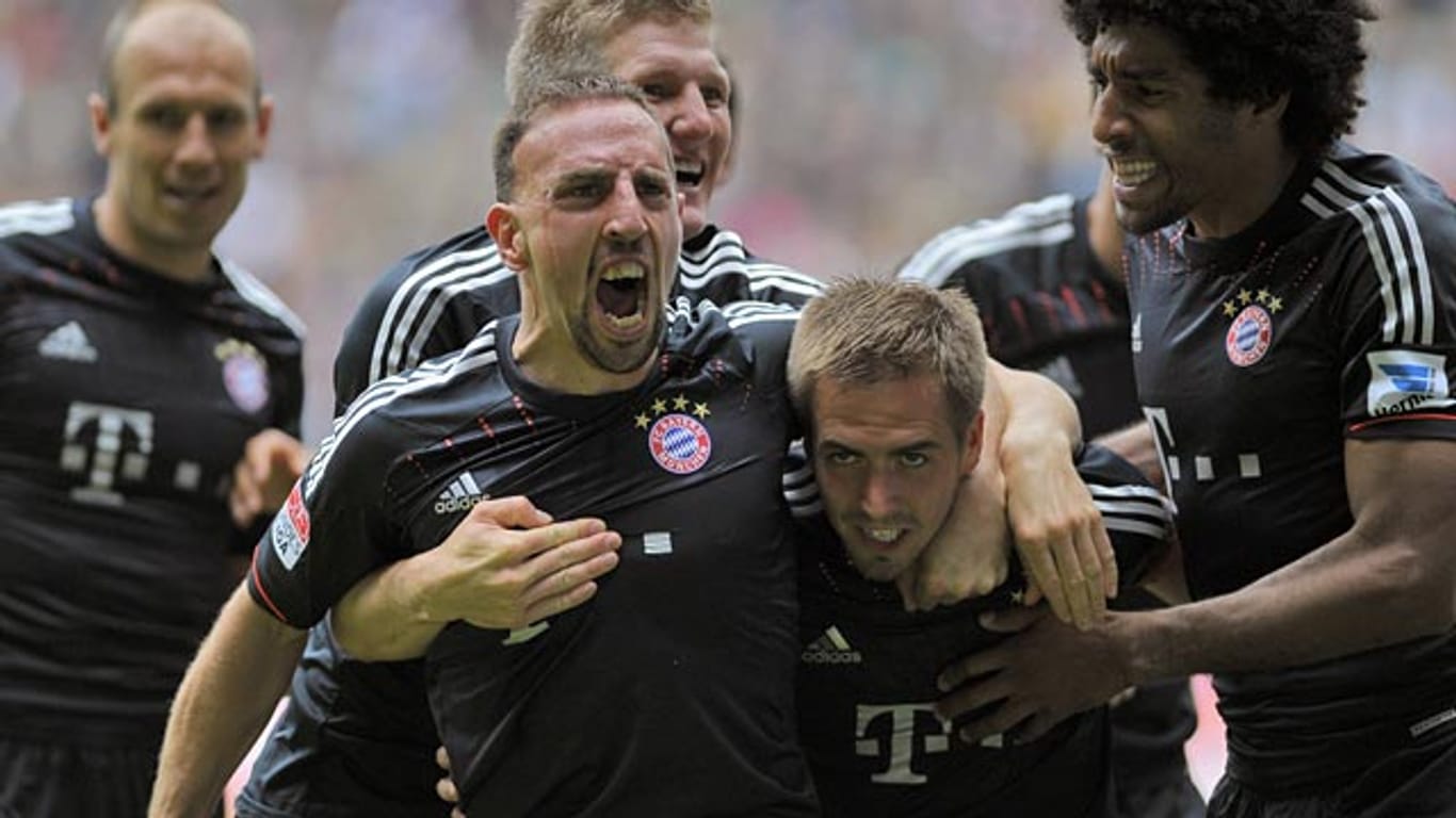 Bayern Münchens Franck Ribéry jubelt mit seinen Mitspielern.