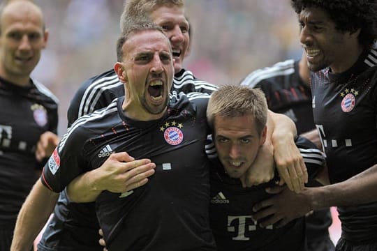 Bayern Münchens Franck Ribéry jubelt mit seinen Mitspielern.