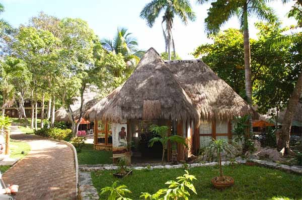 Durch den Seiteneingang des "Hotel Mayaland" in Mexico sind Gäste der umgebauten Hacienda ruckzuck an den berühmten Maya-Pyramiden.