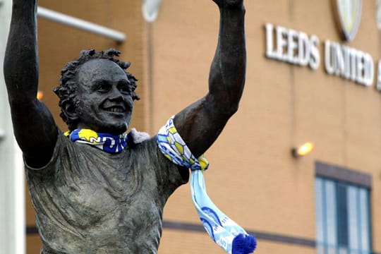 Statue von Leeds-Vereinslegende Billy Bremner vor dem United-Stadion: Trägt die Elland Road bald einen neuen Namen?