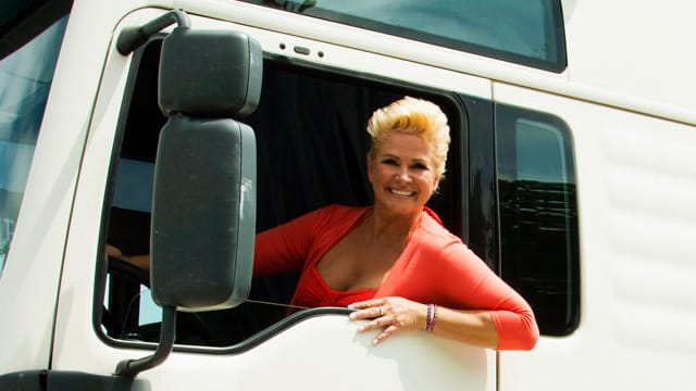 Claudia Effenberg hat die Lkw-Prüfung in Oliver Pochers Show nicht bestanden.
